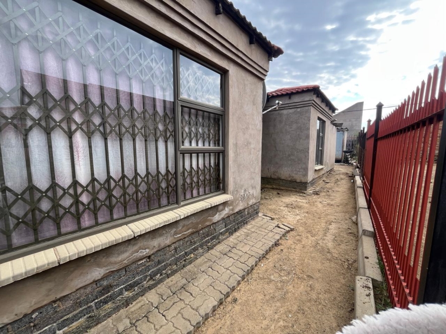 3 Bedroom Property for Sale in Selosesha Free State